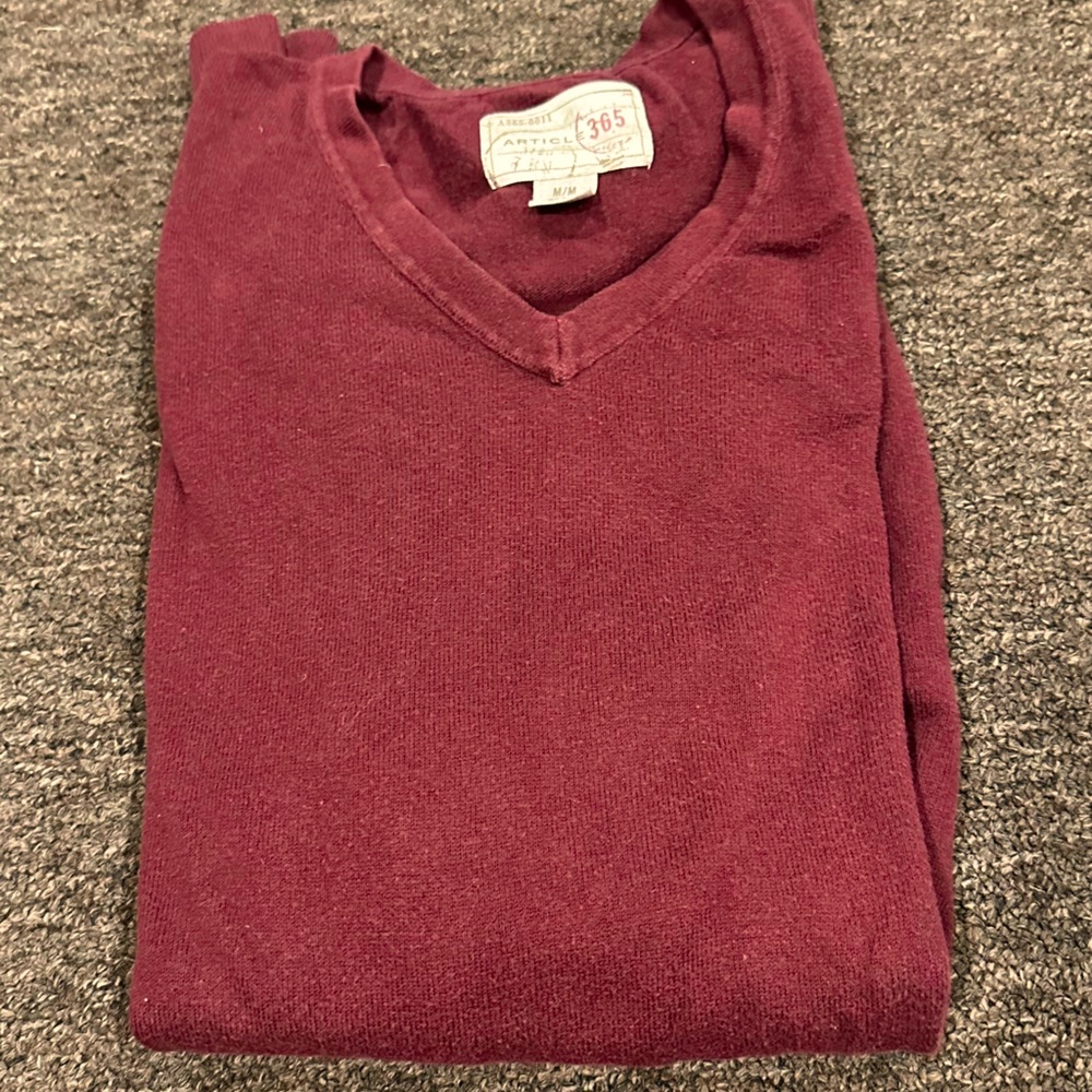 EUC Article 365 Sz M Burgundy V-Neck Sweater